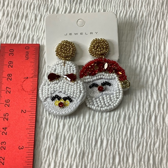 🌼 Beaded Santa Claus and Mrs. Claus Dangle Pair Earrings - Picture 5 of 5